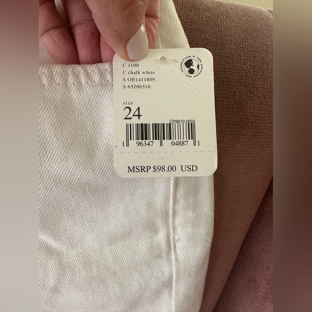 NWT Free People chalk white size 24 Women’s jeans. These jeans are distressed. - Picture 9 of 10